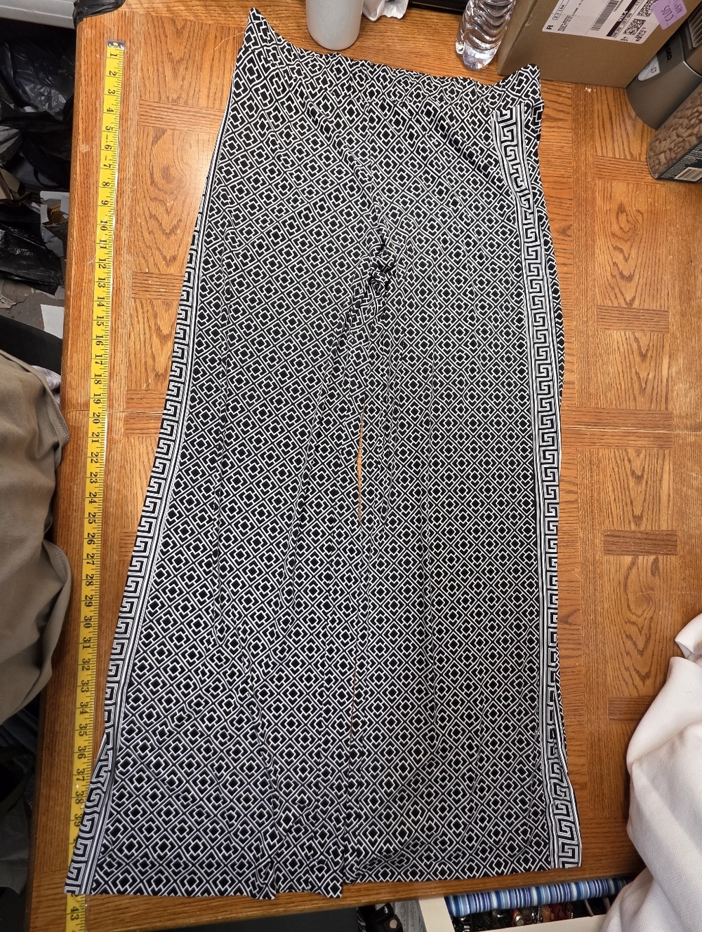 White House Black Market Pull-On Pants Black White Size LL "The Wide Leg"
